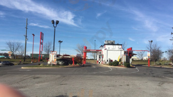 Rally's Hamburgers outside