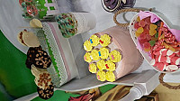 Soniaaurea Cakes inside