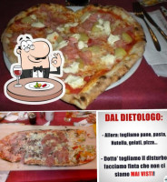 Pizzeria-tra Amici Da Levis food