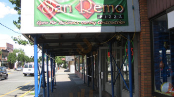 San Remo Pizza outside