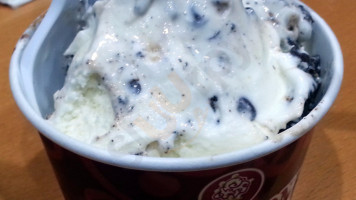 Cold Stone Creamery inside