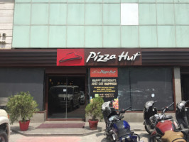 Pizza Hut Jalandher outside