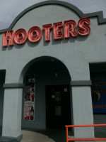 Hooters food