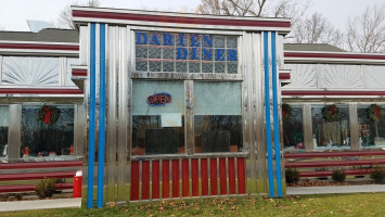 Darien Diner outside