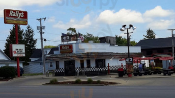 Rally's Hamburgers outside