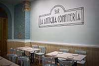 La Antigua Confiteria inside