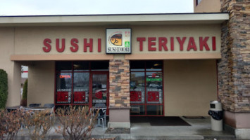 Sushi Mori outside