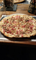 Lazzaro Pizza Mulsanne food