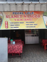 Warung Nasi Goreng Slamet inside