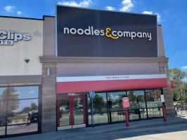Noodles Company outside
