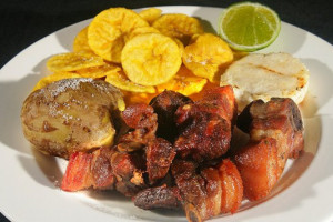 Chorizo Campesino parrilla y carnes food