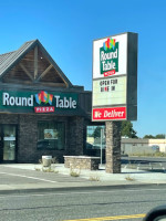 Round Table Pizza outside