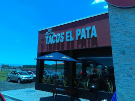 Tacos El Pata outside