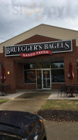 Bruegger's Bagels inside