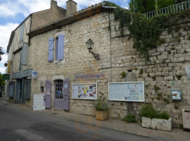 Café Du Centre Montcuq outside