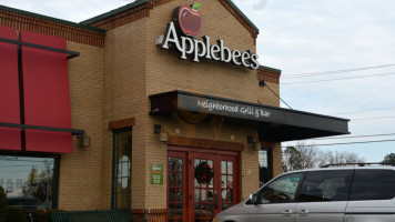 Applebee's Grill outside