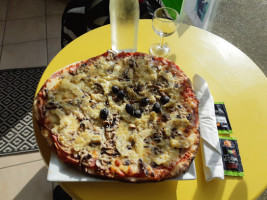 Pizza Chez Pierrot food