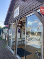 Friterie outside