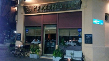 Mandarina's Cafe Pizza y Champagne inside