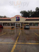 Braum's Ice Cream & Dairy Store outside