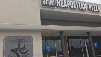 Spin Neapolitan Pizza outside