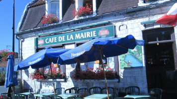 Cafe De La Mairie inside