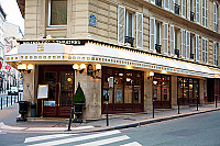 Bistro des Deux Theatres outside