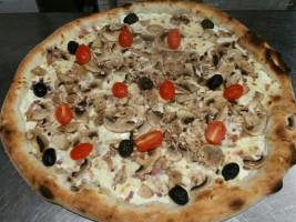 Pizza Di Carmela food