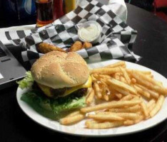 Czeckers Sports Bar & Grill food