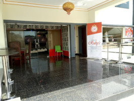 Emirate Lounge inside