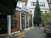 Café Canape outside
