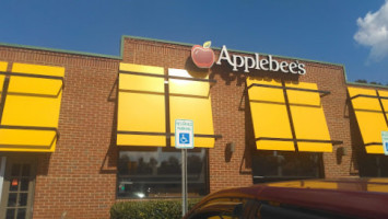 Applebee's outside