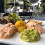 Le Renaissance Comida