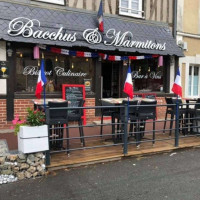 Bacchus Et Marmitons outside