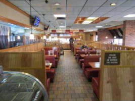 Shoney's inside