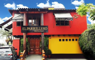 El Parrillero outside