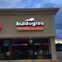 Buldogies outside