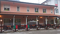Pizzeria Al Giullare Di Corte outside