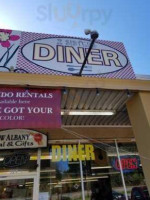 2 Sisters Diner outside