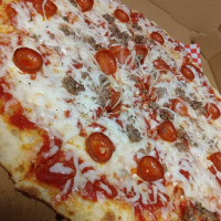 Dellanno's Italian Deli Pizza food