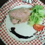 A Table Dentro