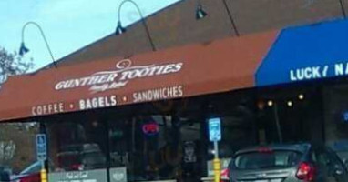 Gunther Tooties Bagel Co. outside