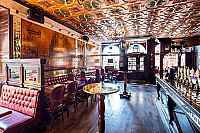 Deacon Brodie's Tavern inside