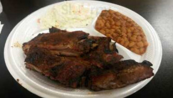 Horney's Barbecue inside