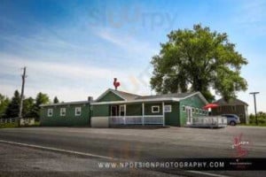 Roosters Roadhouse outside