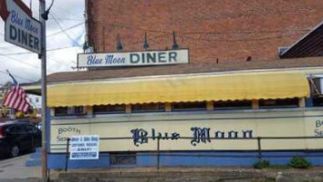 Blue Moon Diner outside