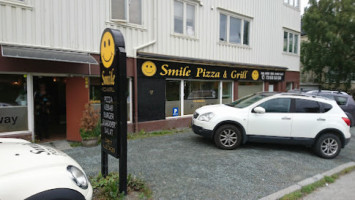 Smile Pizza Grill outside