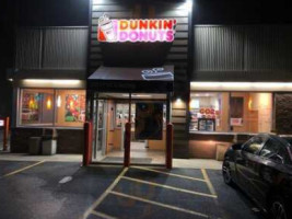 Dunkin' Donuts outside