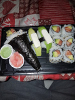 100 Sushi Co. food