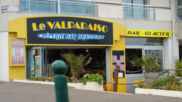 Le Valparaiso outside